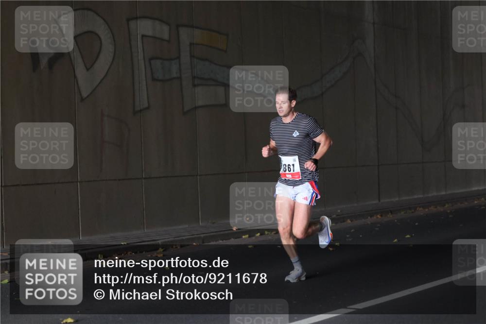 05.10.2025 - 20. swb-Marathon Bremen Michael Strokosch http://msf.ph/oto/9211678 05.10.2025 11:57:25 Laufen 861 meine-sportfotos.de