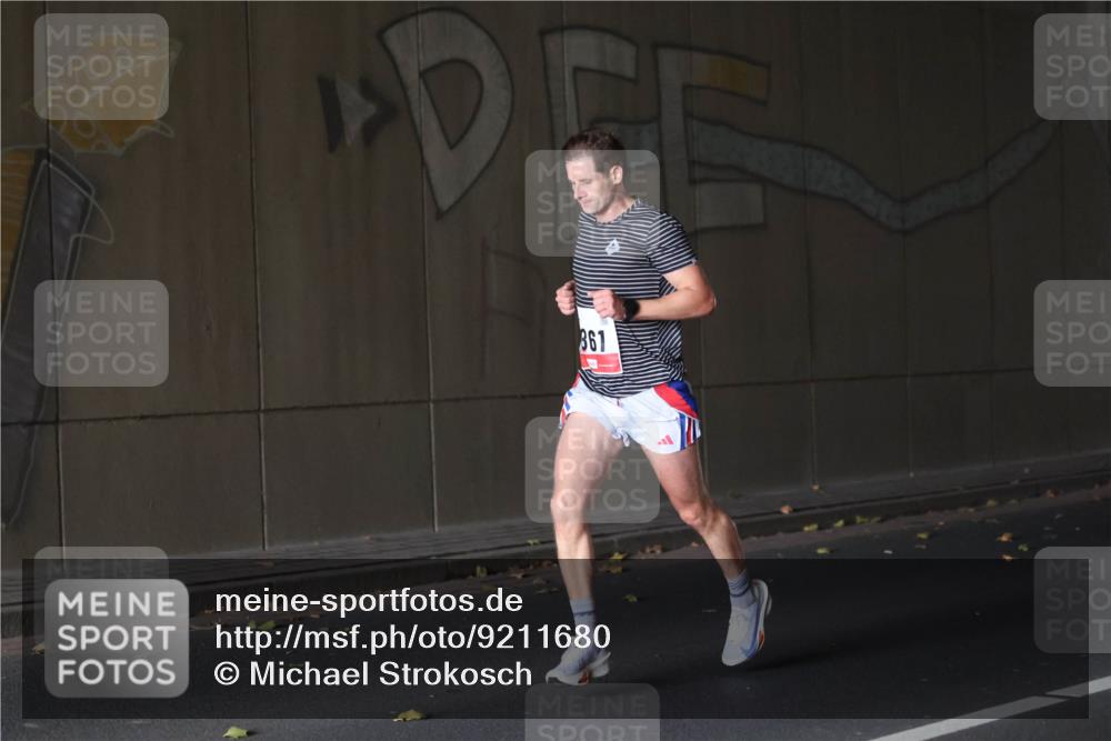 05.10.2025 - 20. swb-Marathon Bremen Michael Strokosch http://msf.ph/oto/9211680 05.10.2025 11:57:26 Laufen 861 meine-sportfotos.de