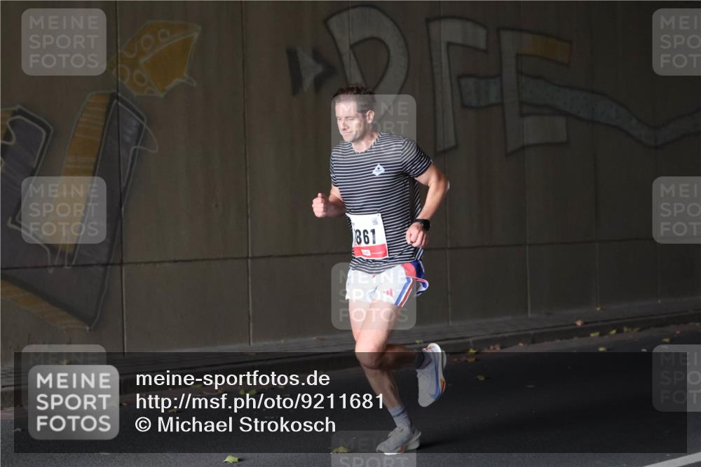 05.10.2025 - 20. swb-Marathon Bremen Michael Strokosch http://msf.ph/oto/9211681 05.10.2025 11:57:26 Laufen 861 meine-sportfotos.de