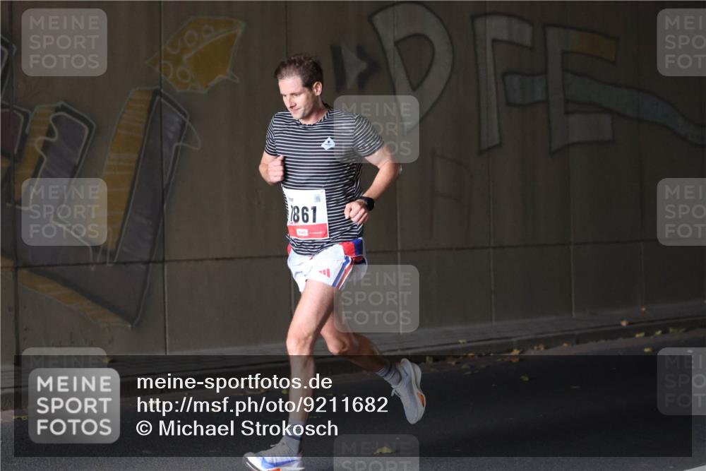 05.10.2025 - 20. swb-Marathon Bremen Michael Strokosch http://msf.ph/oto/9211682 05.10.2025 11:57:26 Laufen 1861 meine-sportfotos.de