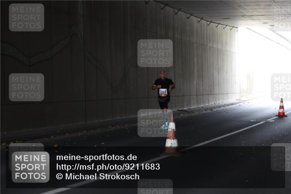 05.10.2025 - 20. swb-Marathon Bremen Michael Strokosch http://msf.ph/oto/9211683 05.10.2025 11:57:47 Laufen 1357 meine-sportfotos.de