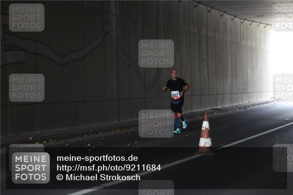 05.10.2025 - 20. swb-Marathon Bremen Michael Strokosch http://msf.ph/oto/9211684 05.10.2025 11:57:48 Laufen 1357 meine-sportfotos.de
