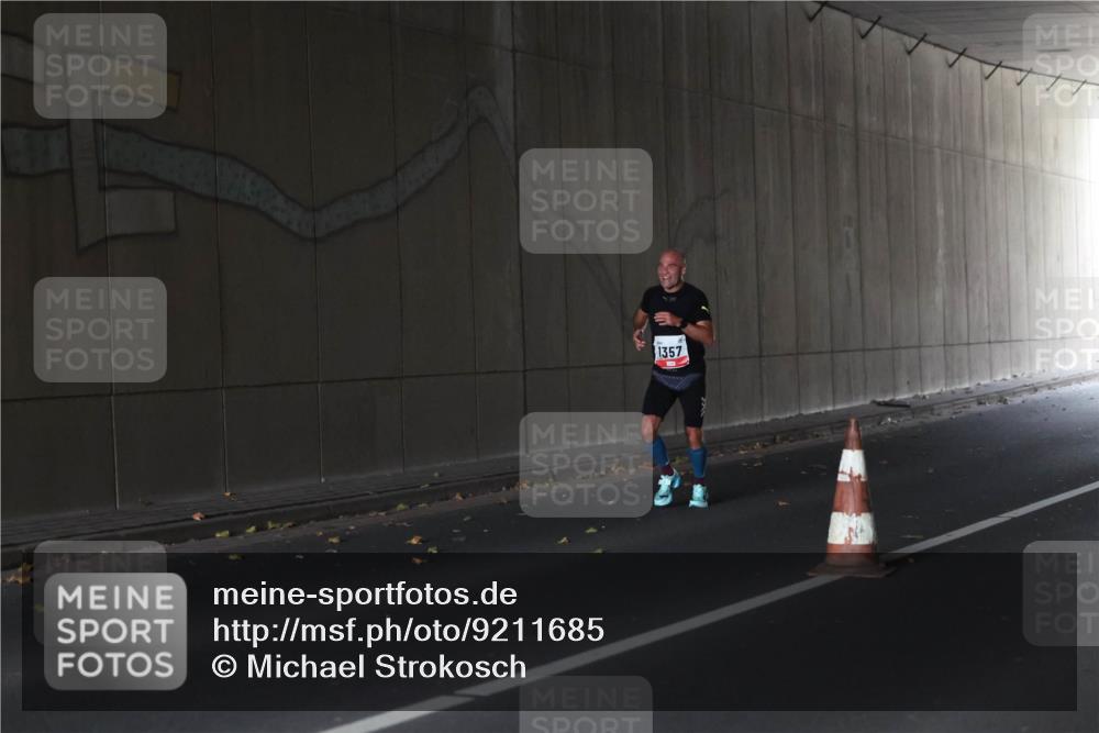05.10.2025 - 20. swb-Marathon Bremen Michael Strokosch http://msf.ph/oto/9211685 05.10.2025 11:57:48 Laufen 1357 meine-sportfotos.de