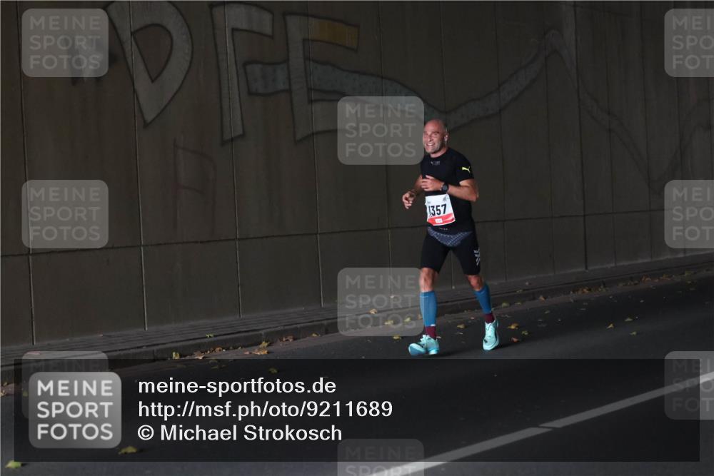 05.10.2025 - 20. swb-Marathon Bremen Michael Strokosch http://msf.ph/oto/9211689 05.10.2025 11:57:49 Laufen 1357 meine-sportfotos.de