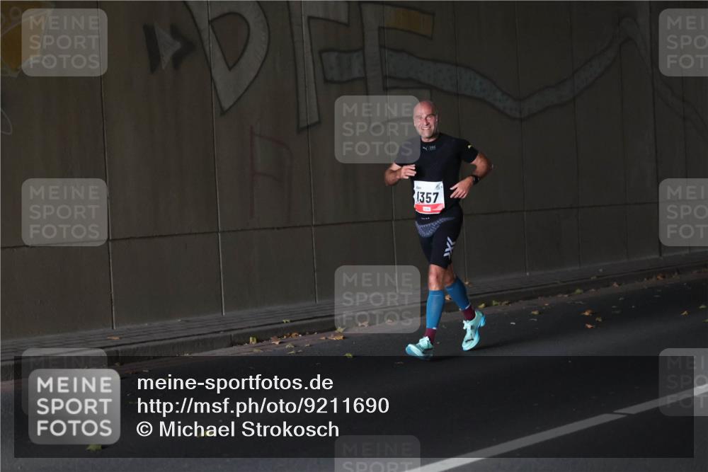 05.10.2025 - 20. swb-Marathon Bremen Michael Strokosch http://msf.ph/oto/9211690 05.10.2025 11:57:50 Laufen 1357 meine-sportfotos.de