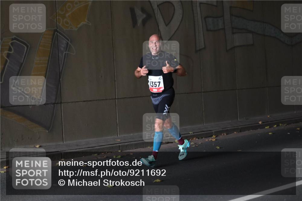 05.10.2025 - 20. swb-Marathon Bremen Michael Strokosch http://msf.ph/oto/9211692 05.10.2025 11:57:50 Laufen 1357 meine-sportfotos.de