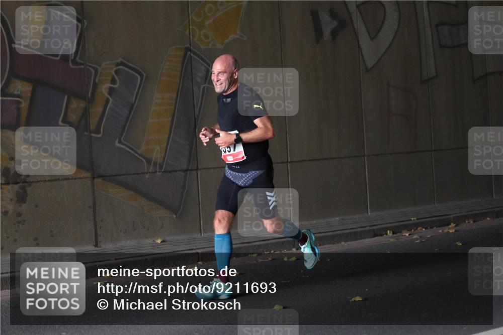05.10.2025 - 20. swb-Marathon Bremen Michael Strokosch http://msf.ph/oto/9211693 05.10.2025 11:57:51 Laufen  meine-sportfotos.de