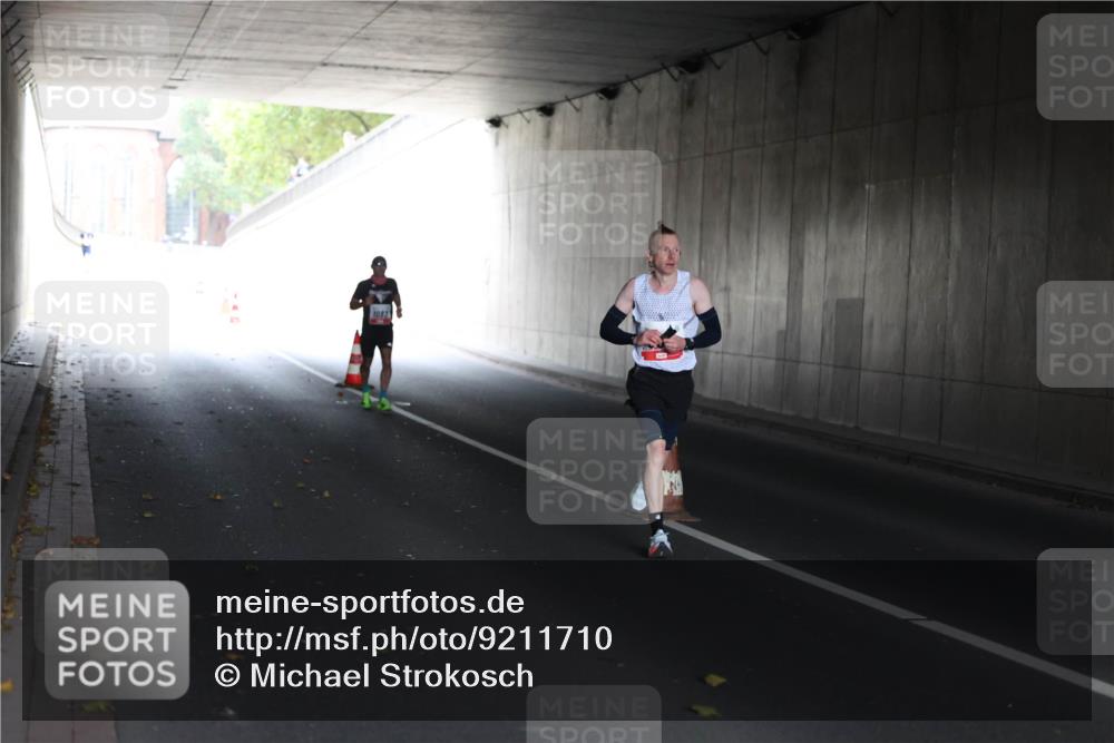 05.10.2025 - 20. swb-Marathon Bremen Michael Strokosch http://msf.ph/oto/9211710 05.10.2025 11:58:50 Laufen  meine-sportfotos.de