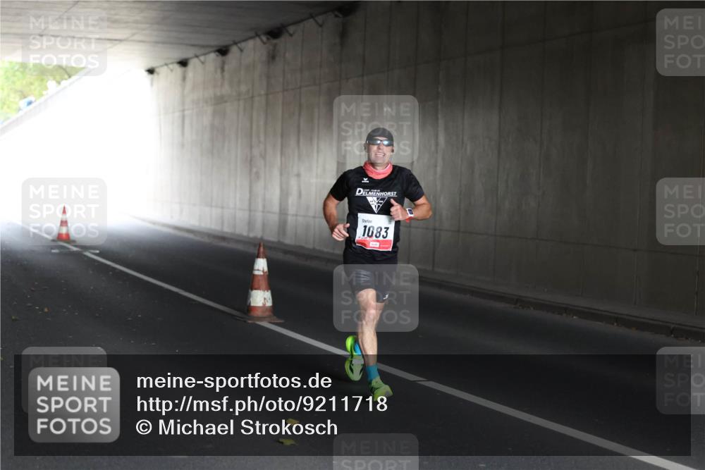 05.10.2025 - 20. swb-Marathon Bremen Michael Strokosch http://msf.ph/oto/9211718 05.10.2025 11:58:54 Laufen 1083 meine-sportfotos.de