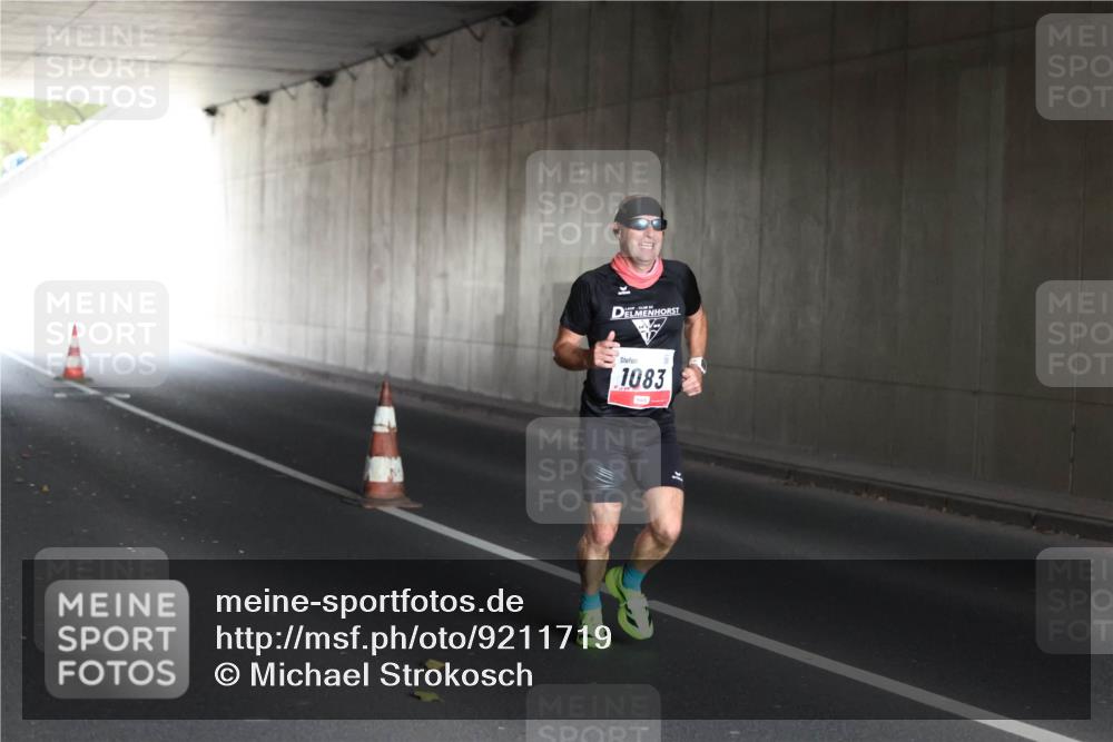 05.10.2025 - 20. swb-Marathon Bremen Michael Strokosch http://msf.ph/oto/9211719 05.10.2025 11:58:55 Laufen 1083 meine-sportfotos.de