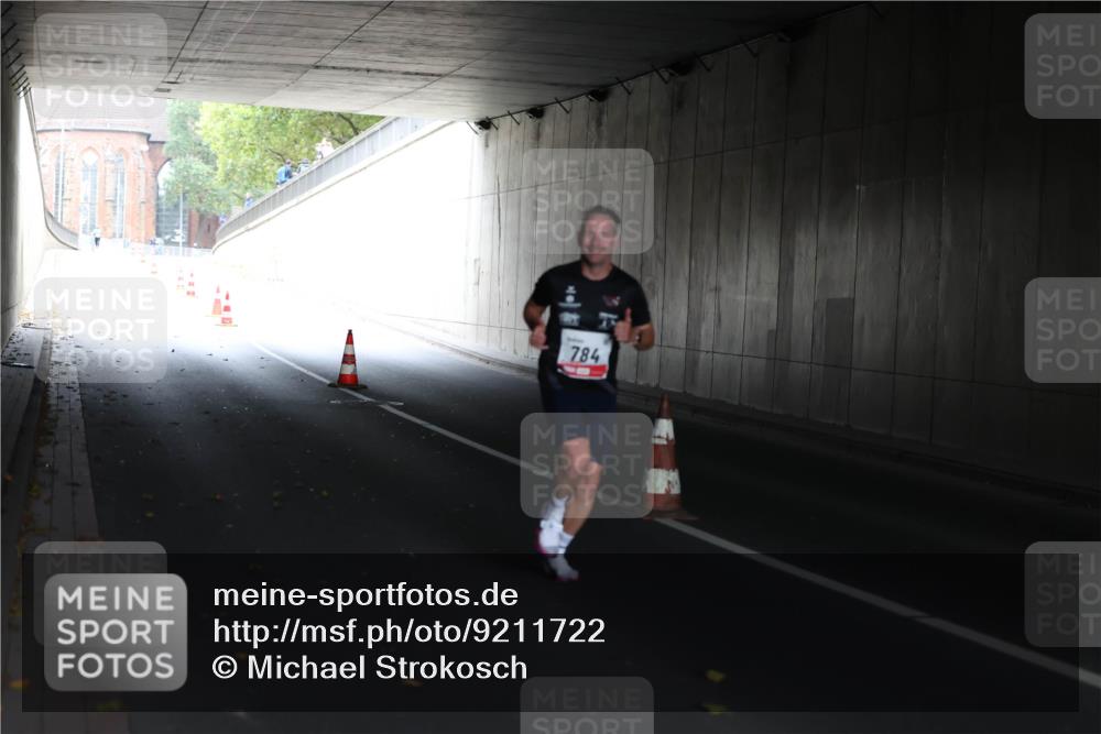05.10.2025 - 20. swb-Marathon Bremen Michael Strokosch http://msf.ph/oto/9211722 05.10.2025 11:59:08 Laufen 784 meine-sportfotos.de