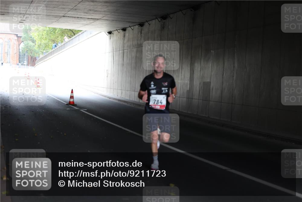 05.10.2025 - 20. swb-Marathon Bremen Michael Strokosch http://msf.ph/oto/9211723 05.10.2025 11:59:08 Laufen 784 meine-sportfotos.de
