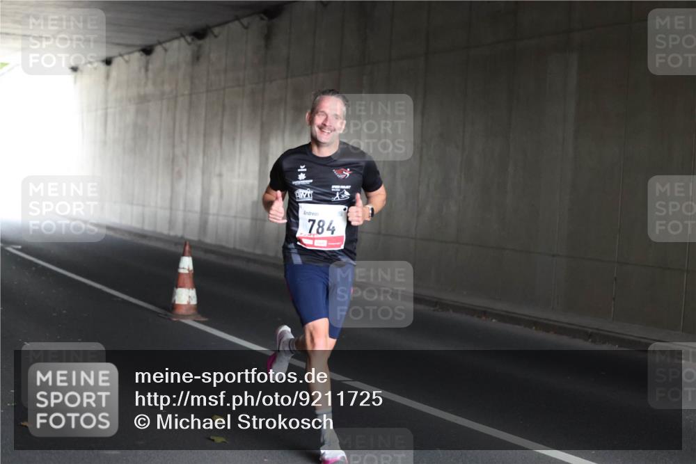 05.10.2025 - 20. swb-Marathon Bremen Michael Strokosch http://msf.ph/oto/9211725 05.10.2025 11:59:09 Laufen 784 meine-sportfotos.de