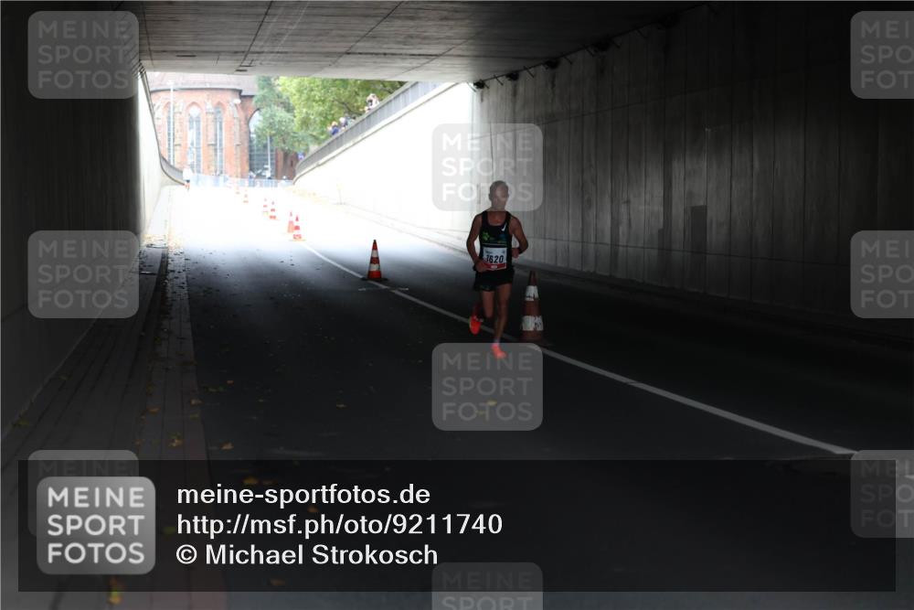 05.10.2025 - 20. swb-Marathon Bremen Michael Strokosch http://msf.ph/oto/9211740 05.10.2025 12:00:33 Laufen 3620 meine-sportfotos.de