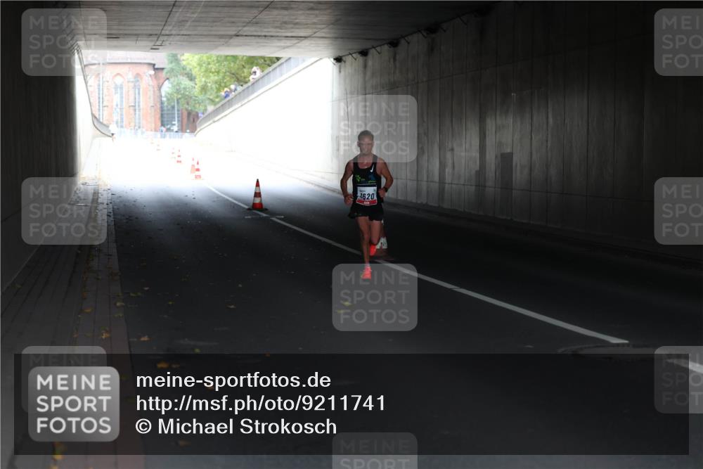 05.10.2025 - 20. swb-Marathon Bremen Michael Strokosch http://msf.ph/oto/9211741 05.10.2025 12:00:33 Laufen 3620 meine-sportfotos.de
