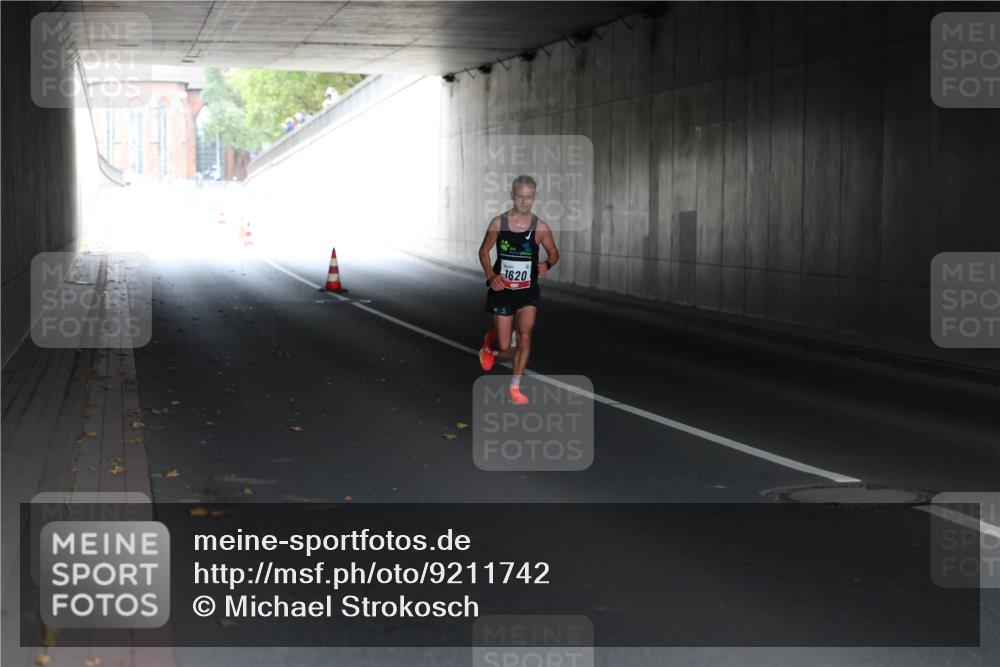 05.10.2025 - 20. swb-Marathon Bremen Michael Strokosch http://msf.ph/oto/9211742 05.10.2025 12:00:33 Laufen 1620 meine-sportfotos.de