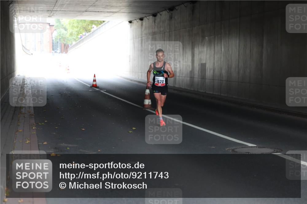 05.10.2025 - 20. swb-Marathon Bremen Michael Strokosch http://msf.ph/oto/9211743 05.10.2025 12:00:34 Laufen 3620 meine-sportfotos.de