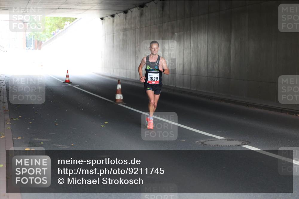 05.10.2025 - 20. swb-Marathon Bremen Michael Strokosch http://msf.ph/oto/9211745 05.10.2025 12:00:34 Laufen 1620 meine-sportfotos.de