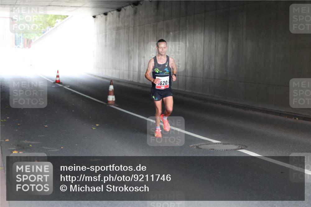 05.10.2025 - 20. swb-Marathon Bremen Michael Strokosch http://msf.ph/oto/9211746 05.10.2025 12:00:34 Laufen 620 meine-sportfotos.de