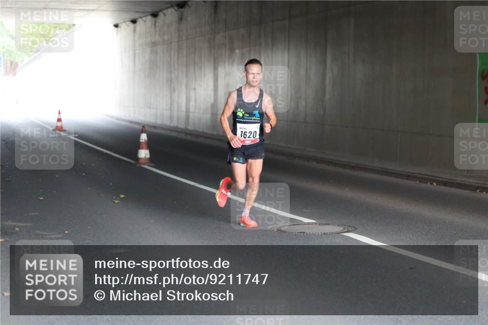 05.10.2025 - 20. swb-Marathon Bremen Michael Strokosch http://msf.ph/oto/9211747 05.10.2025 12:00:35 Laufen 1620 meine-sportfotos.de