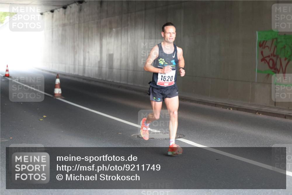 05.10.2025 - 20. swb-Marathon Bremen Michael Strokosch http://msf.ph/oto/9211749 05.10.2025 12:00:35 Laufen 1620 meine-sportfotos.de