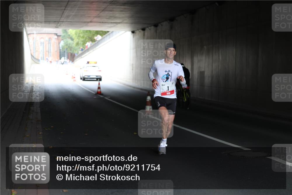 05.10.2025 - 20. swb-Marathon Bremen Michael Strokosch http://msf.ph/oto/9211754 05.10.2025 12:00:57 Laufen  meine-sportfotos.de