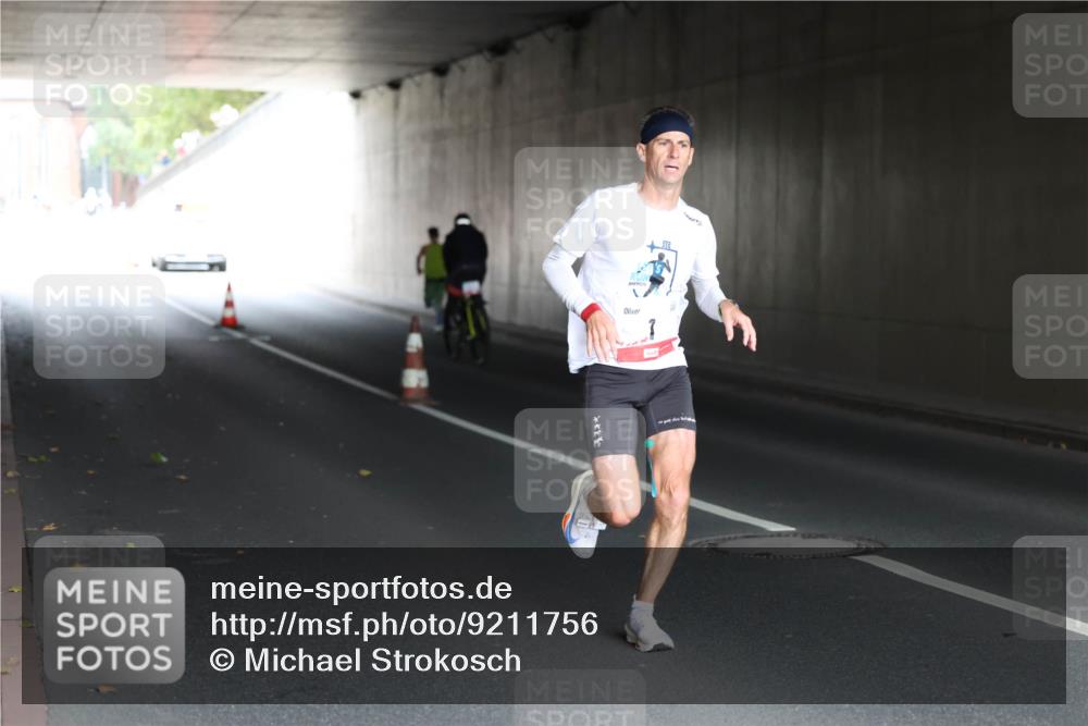05.10.2025 - 20. swb-Marathon Bremen Michael Strokosch http://msf.ph/oto/9211756 05.10.2025 12:00:58 Laufen  meine-sportfotos.de