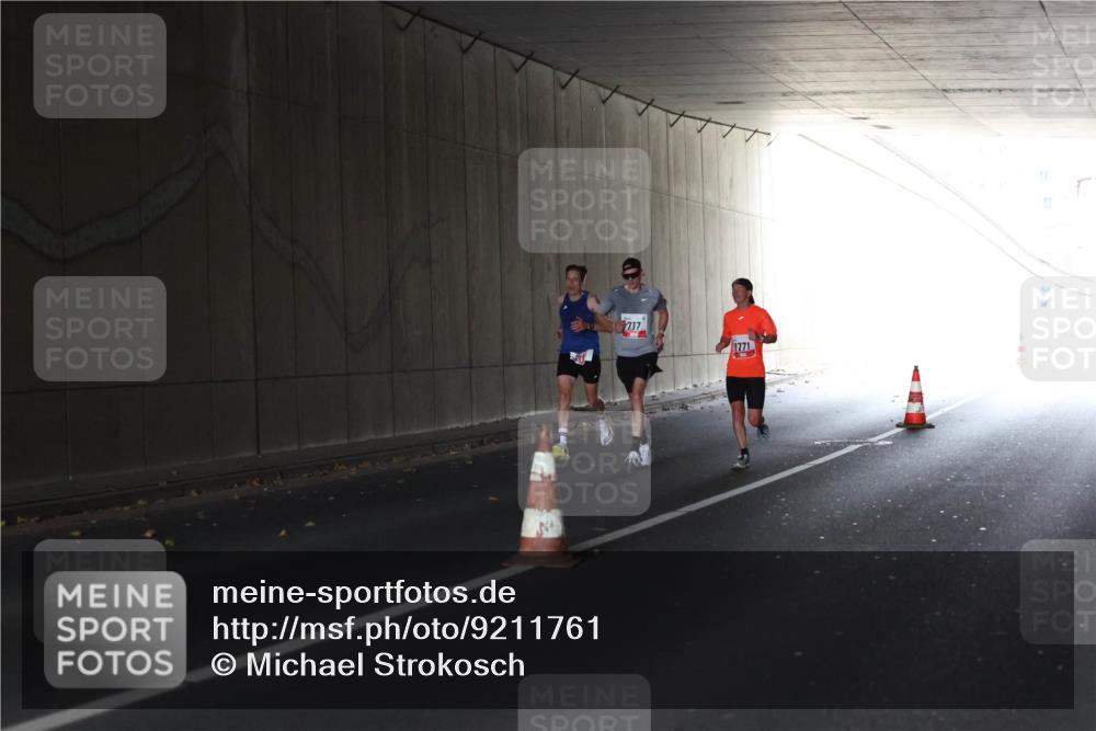 05.10.2025 - 20. swb-Marathon Bremen Michael Strokosch http://msf.ph/oto/9211761 05.10.2025 12:01:22 Laufen 717, 1771 meine-sportfotos.de