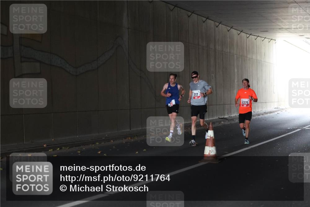 05.10.2025 - 20. swb-Marathon Bremen Michael Strokosch http://msf.ph/oto/9211764 05.10.2025 12:01:23 Laufen 717, 1771 meine-sportfotos.de