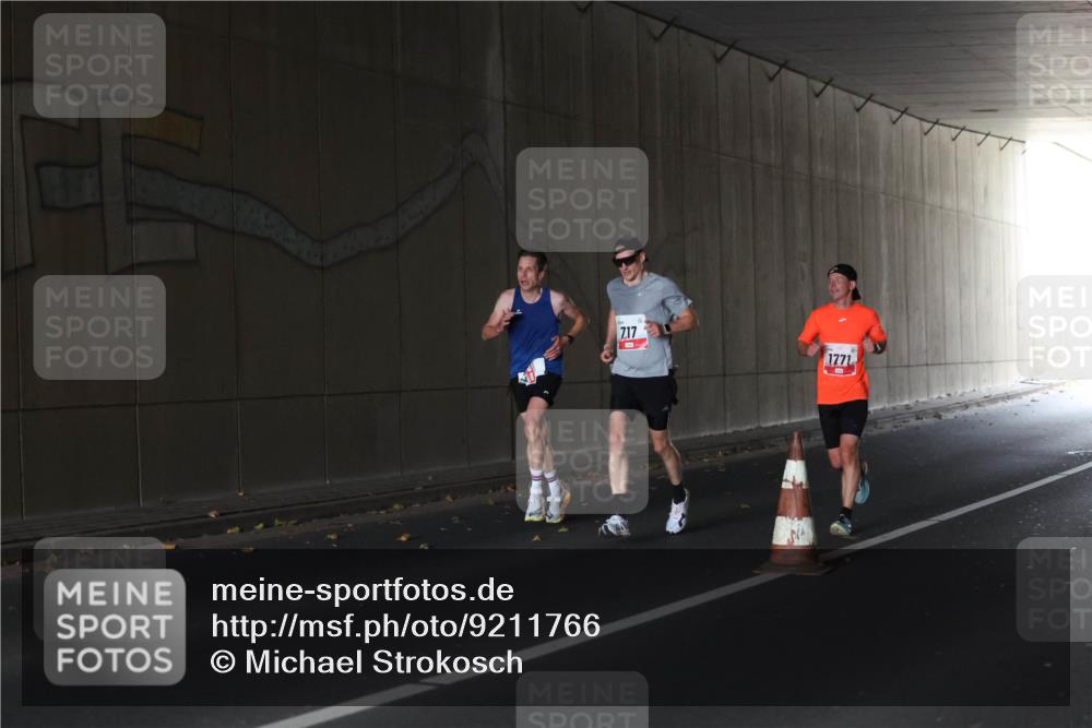 05.10.2025 - 20. swb-Marathon Bremen Michael Strokosch http://msf.ph/oto/9211766 05.10.2025 12:01:23 Laufen 17, 1771 meine-sportfotos.de