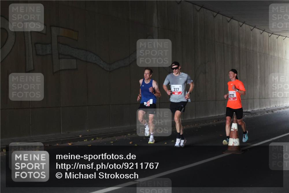 05.10.2025 - 20. swb-Marathon Bremen Michael Strokosch http://msf.ph/oto/9211767 05.10.2025 12:01:24 Laufen 17, 1771 meine-sportfotos.de