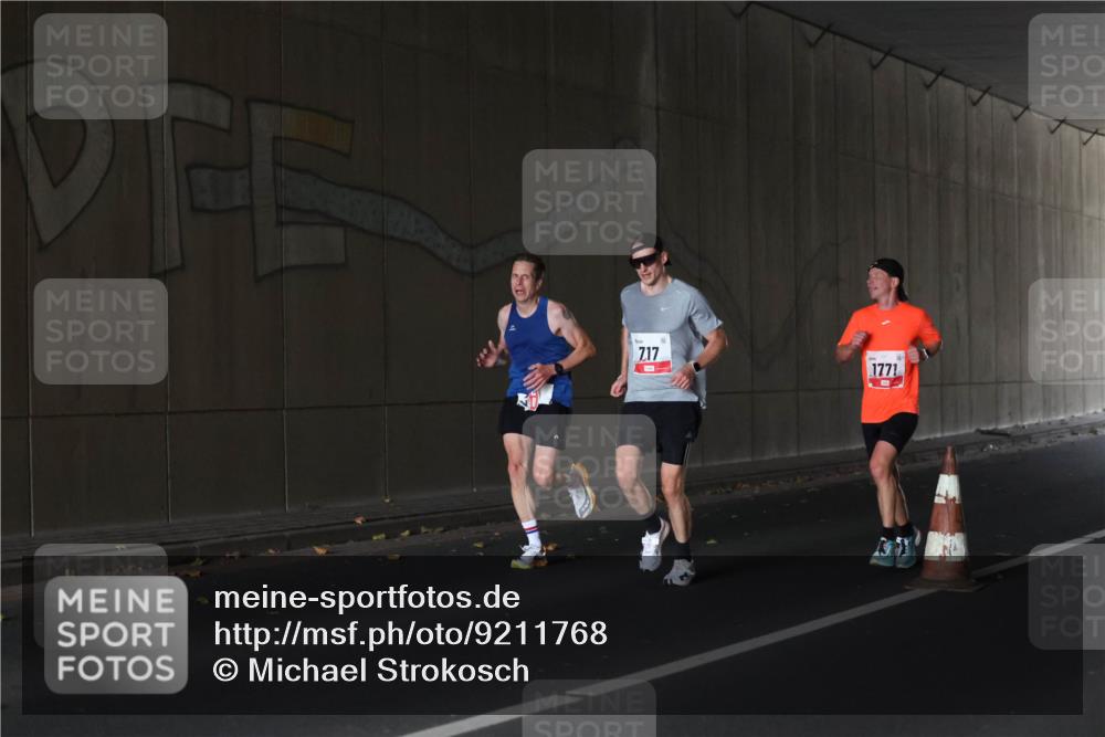 05.10.2025 - 20. swb-Marathon Bremen Michael Strokosch http://msf.ph/oto/9211768 05.10.2025 12:01:24 Laufen 17, 1771 meine-sportfotos.de