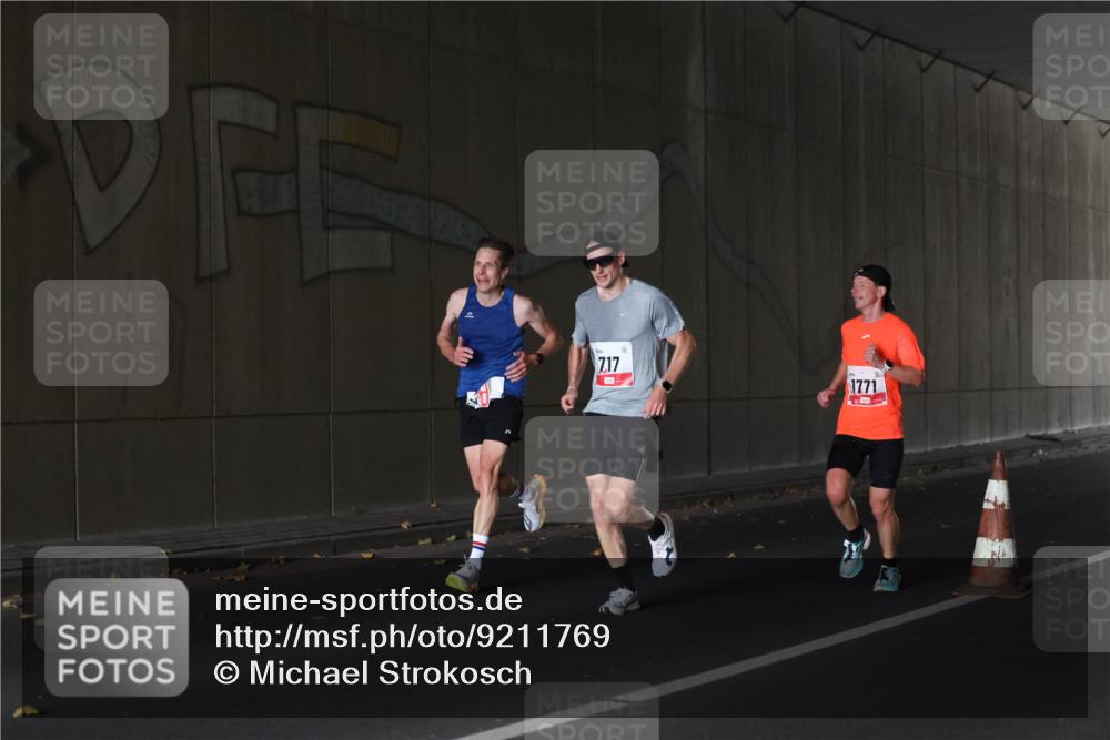 05.10.2025 - 20. swb-Marathon Bremen Michael Strokosch http://msf.ph/oto/9211769 05.10.2025 12:01:24 Laufen 717, 1771 meine-sportfotos.de