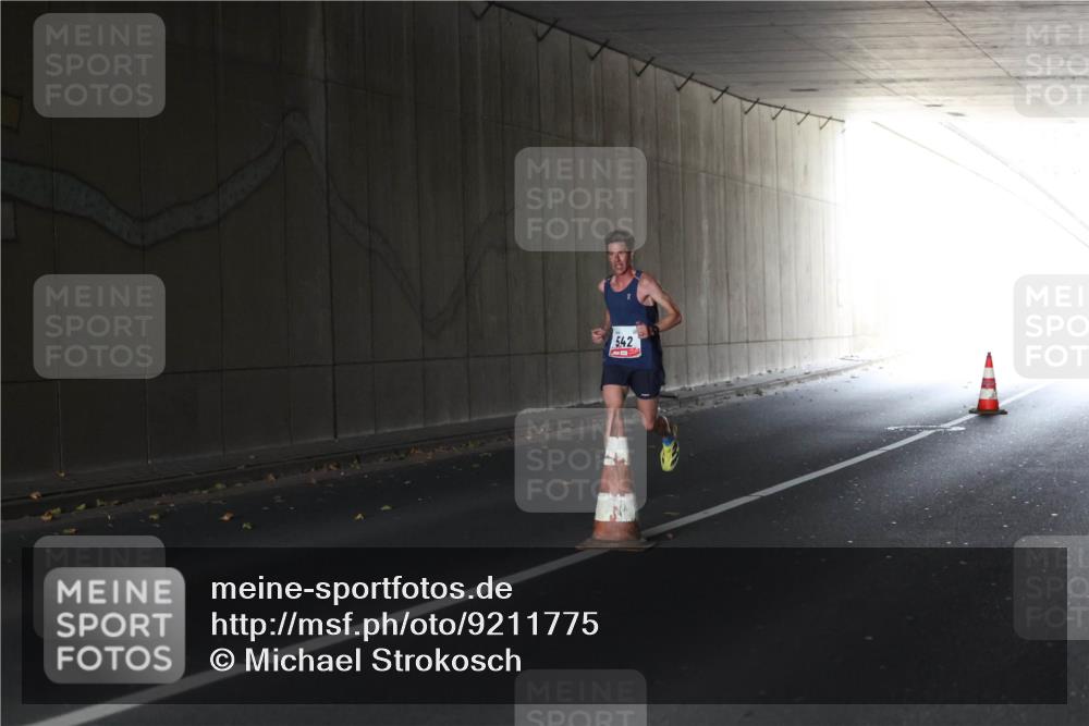 05.10.2025 - 20. swb-Marathon Bremen Michael Strokosch http://msf.ph/oto/9211775 05.10.2025 12:01:36 Laufen 542 meine-sportfotos.de