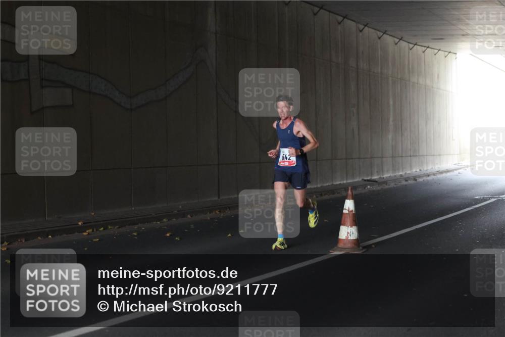 05.10.2025 - 20. swb-Marathon Bremen Michael Strokosch http://msf.ph/oto/9211777 05.10.2025 12:01:36 Laufen 542 meine-sportfotos.de
