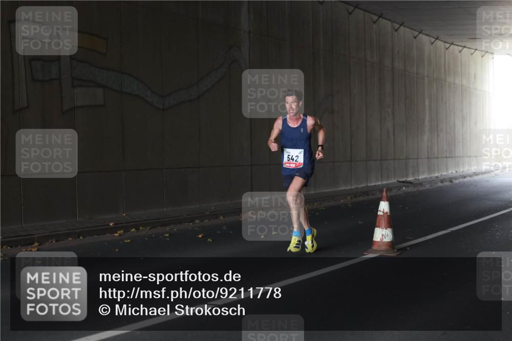 05.10.2025 - 20. swb-Marathon Bremen Michael Strokosch http://msf.ph/oto/9211778 05.10.2025 12:01:37 Laufen 542 meine-sportfotos.de