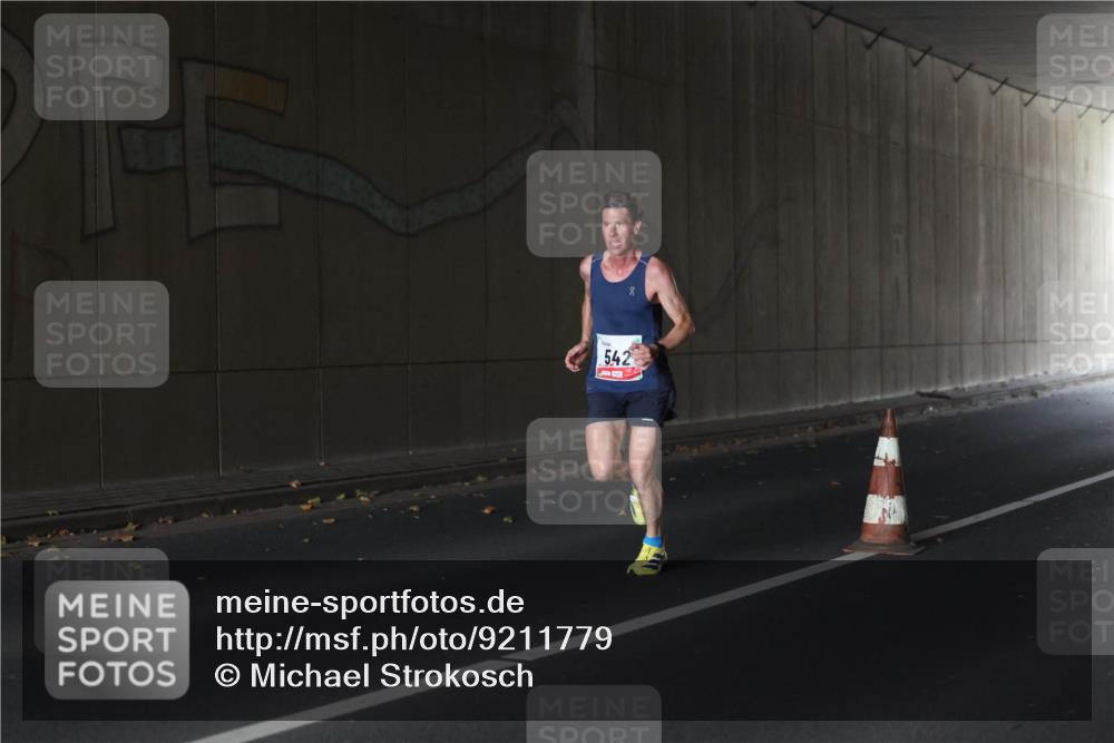05.10.2025 - 20. swb-Marathon Bremen Michael Strokosch http://msf.ph/oto/9211779 05.10.2025 12:01:37 Laufen 542 meine-sportfotos.de