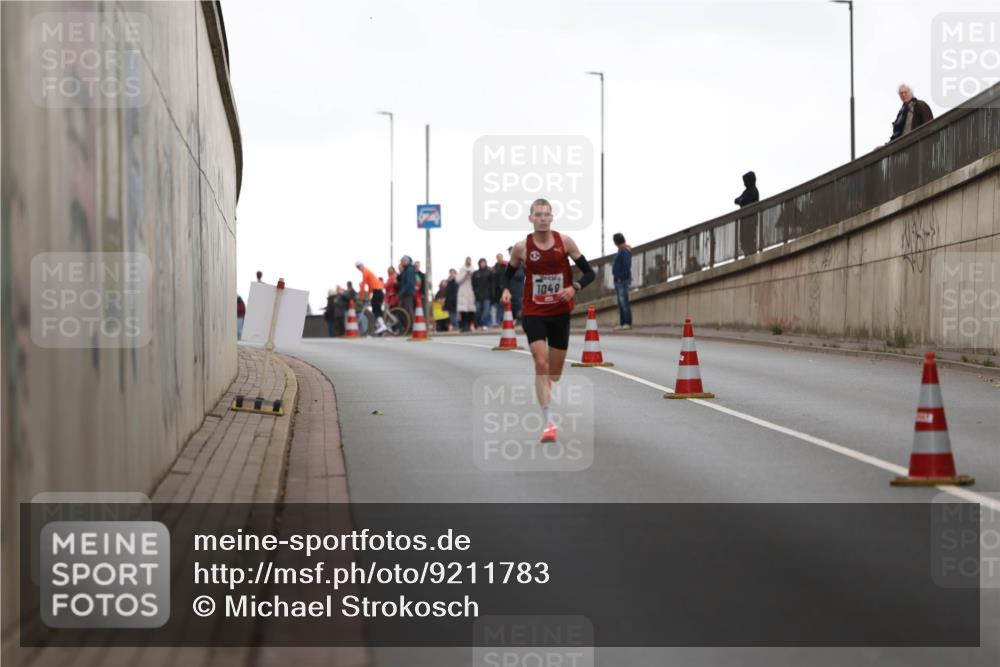 05.10.2025 - 20. swb-Marathon Bremen Michael Strokosch http://msf.ph/oto/9211783 05.10.2025 12:02:15 Laufen 1040 meine-sportfotos.de