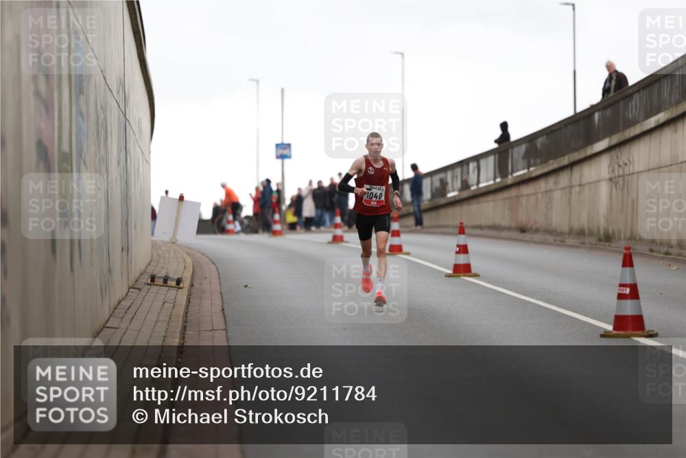 05.10.2025 - 20. swb-Marathon Bremen Michael Strokosch http://msf.ph/oto/9211784 05.10.2025 12:02:16 Laufen 1040 meine-sportfotos.de