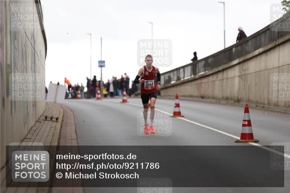 05.10.2025 - 20. swb-Marathon Bremen Michael Strokosch http://msf.ph/oto/9211786 05.10.2025 12:02:16 Laufen 1040 meine-sportfotos.de