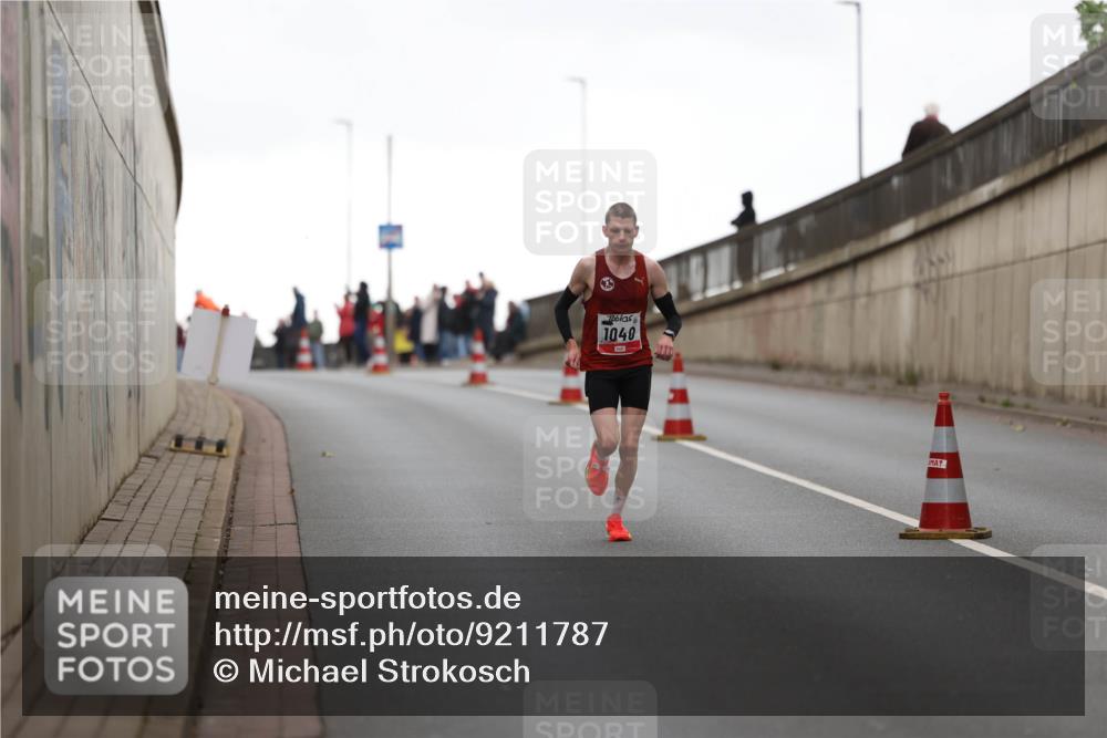 05.10.2025 - 20. swb-Marathon Bremen Michael Strokosch http://msf.ph/oto/9211787 05.10.2025 12:02:17 Laufen 1040 meine-sportfotos.de