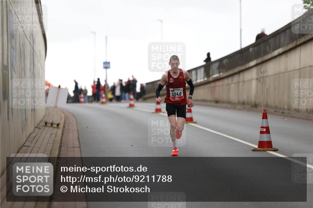05.10.2025 - 20. swb-Marathon Bremen Michael Strokosch http://msf.ph/oto/9211788 05.10.2025 12:02:17 Laufen 1040 meine-sportfotos.de