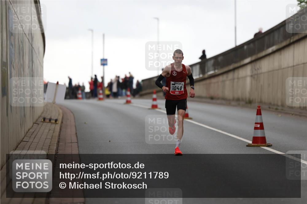 05.10.2025 - 20. swb-Marathon Bremen Michael Strokosch http://msf.ph/oto/9211789 05.10.2025 12:02:18 Laufen 1040 meine-sportfotos.de