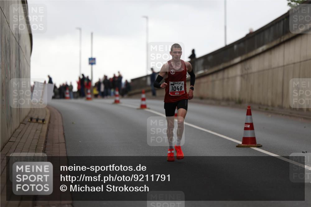05.10.2025 - 20. swb-Marathon Bremen Michael Strokosch http://msf.ph/oto/9211791 05.10.2025 12:02:18 Laufen 1040 meine-sportfotos.de
