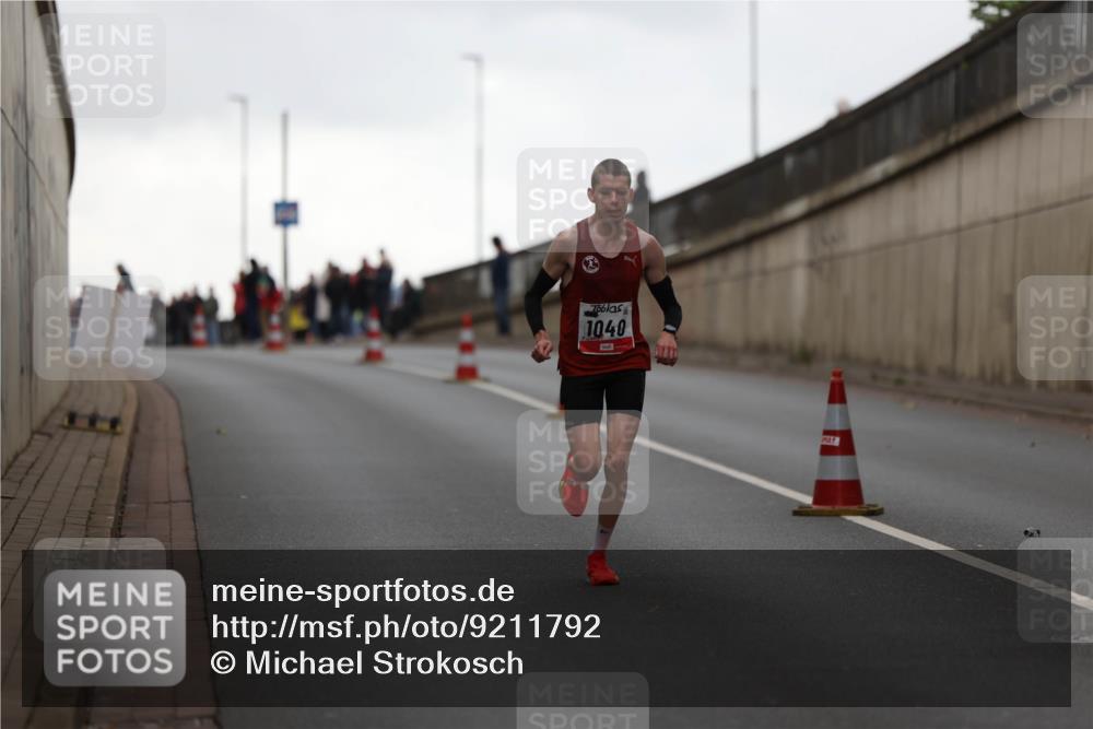 05.10.2025 - 20. swb-Marathon Bremen Michael Strokosch http://msf.ph/oto/9211792 05.10.2025 12:02:18 Laufen 1040 meine-sportfotos.de