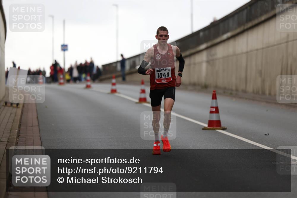 05.10.2025 - 20. swb-Marathon Bremen Michael Strokosch http://msf.ph/oto/9211794 05.10.2025 12:02:19 Laufen 4022, 1040 meine-sportfotos.de
