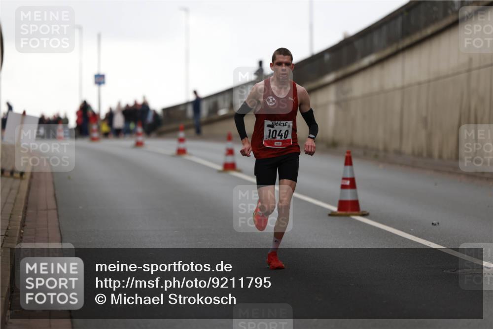 05.10.2025 - 20. swb-Marathon Bremen Michael Strokosch http://msf.ph/oto/9211795 05.10.2025 12:02:19 Laufen 1040 meine-sportfotos.de