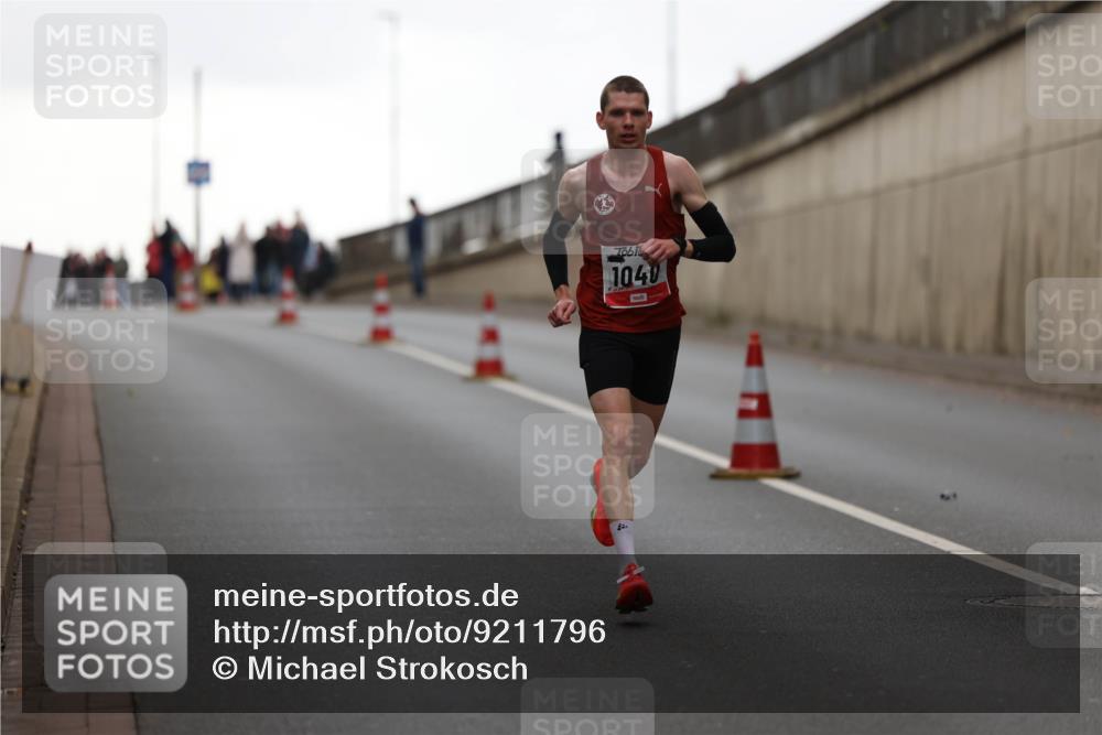 05.10.2025 - 20. swb-Marathon Bremen Michael Strokosch http://msf.ph/oto/9211796 05.10.2025 12:02:19 Laufen 1040 meine-sportfotos.de