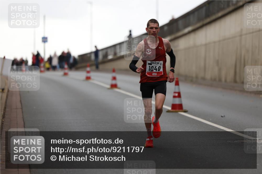 05.10.2025 - 20. swb-Marathon Bremen Michael Strokosch http://msf.ph/oto/9211797 05.10.2025 12:02:20 Laufen 1040 meine-sportfotos.de