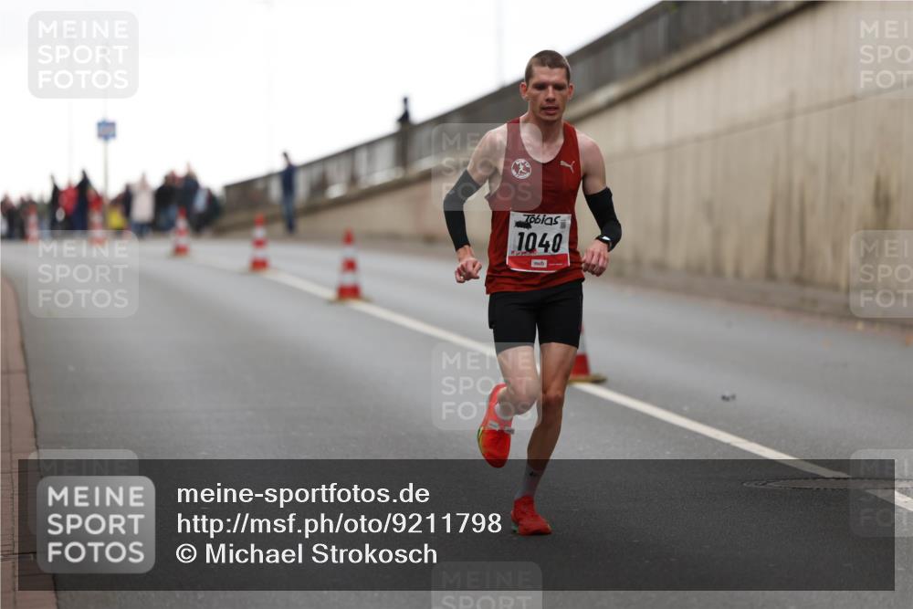 05.10.2025 - 20. swb-Marathon Bremen Michael Strokosch http://msf.ph/oto/9211798 05.10.2025 12:02:20 Laufen 1040 meine-sportfotos.de